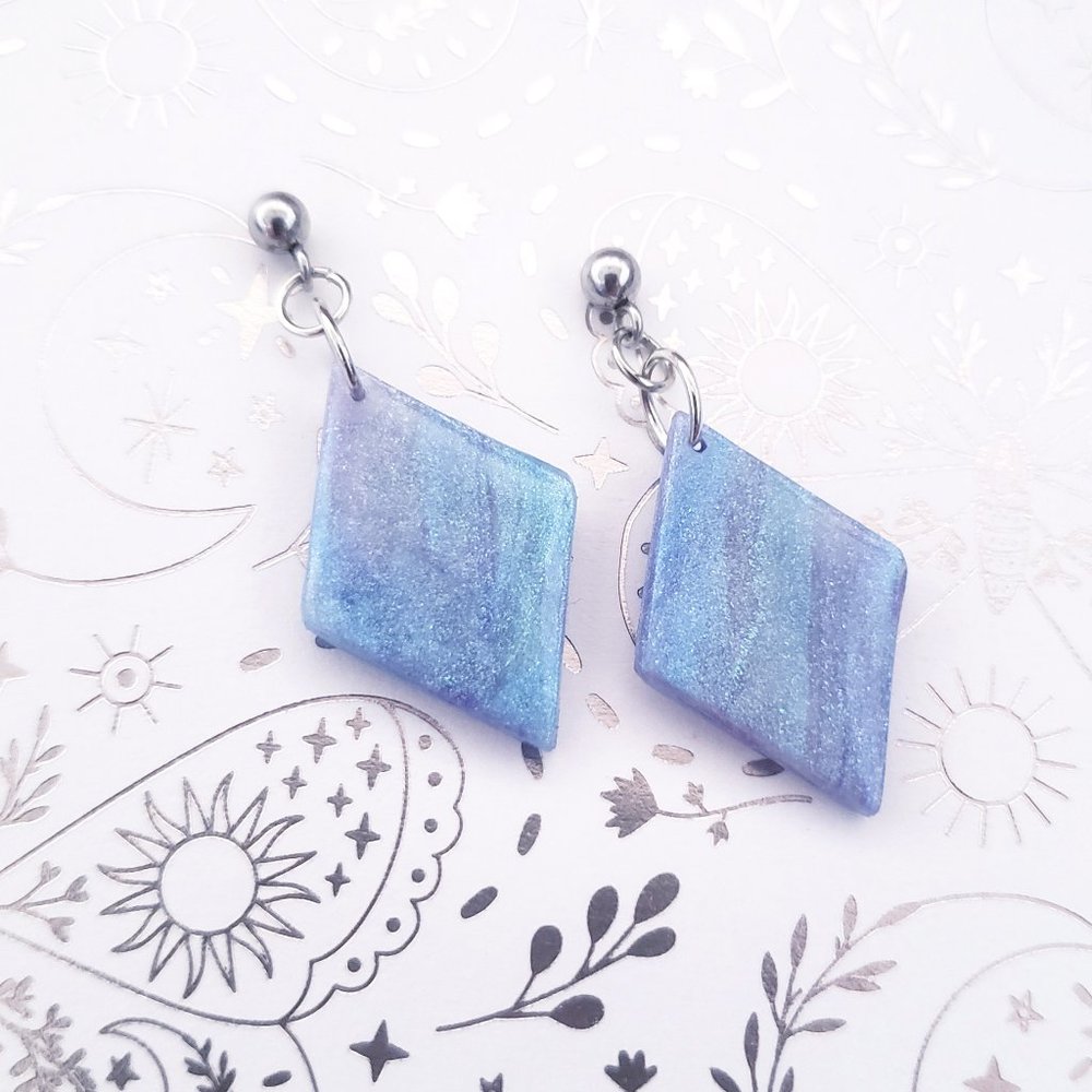 Periwinkle Chameleon Glitter Diamond Dangle Earrings